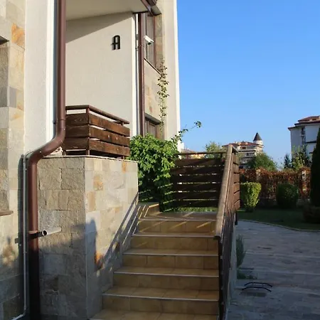 Salut In Viyana Apartment Nesebar